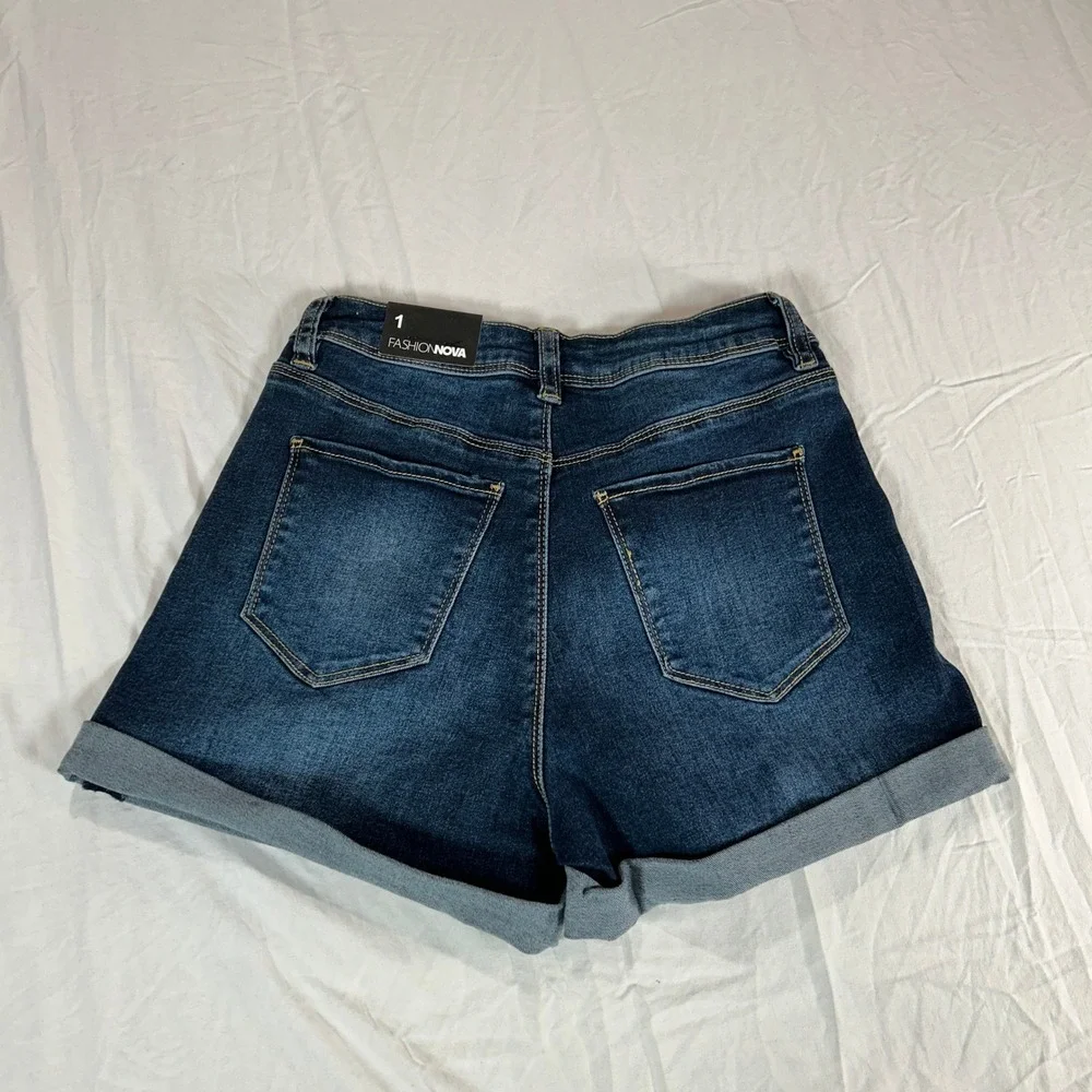 Fashion Nova Womens Dark Wash Cuffed Denim Jean Shorts Size 1 Stretch 5511 NWT